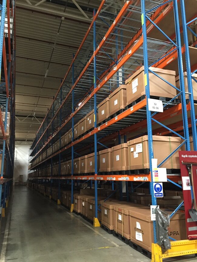 Paletové regály se síťovými policemi